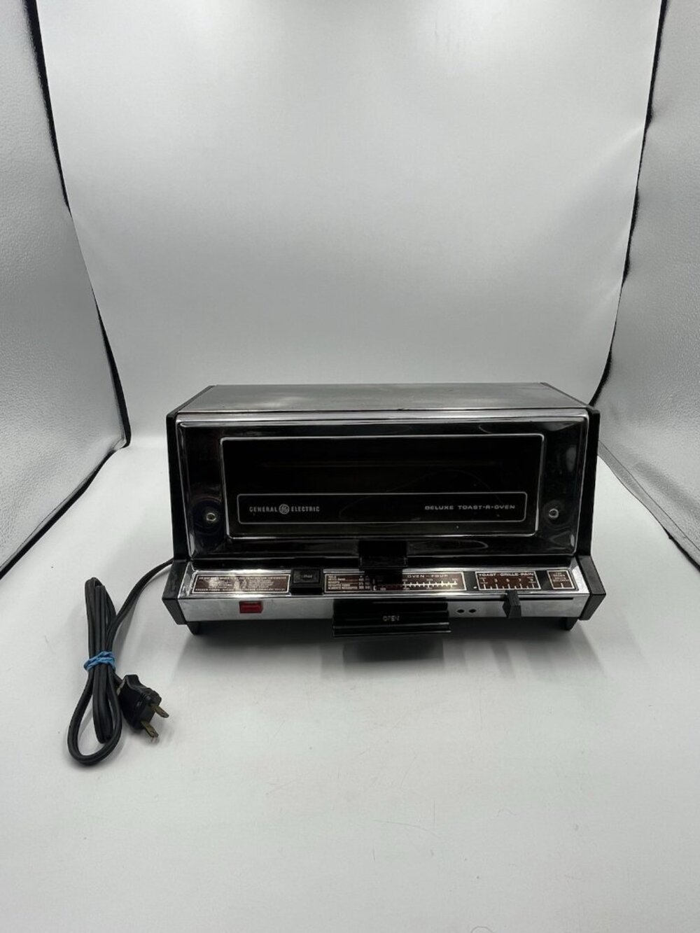 Vintage 1970's General Electric GE Deluxe Toast-R-Oven - Tested Oven Turns On ✅